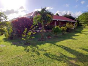 Maison de 2 chambres avec piscine partagee jardin amenage et wifi a Le Robert